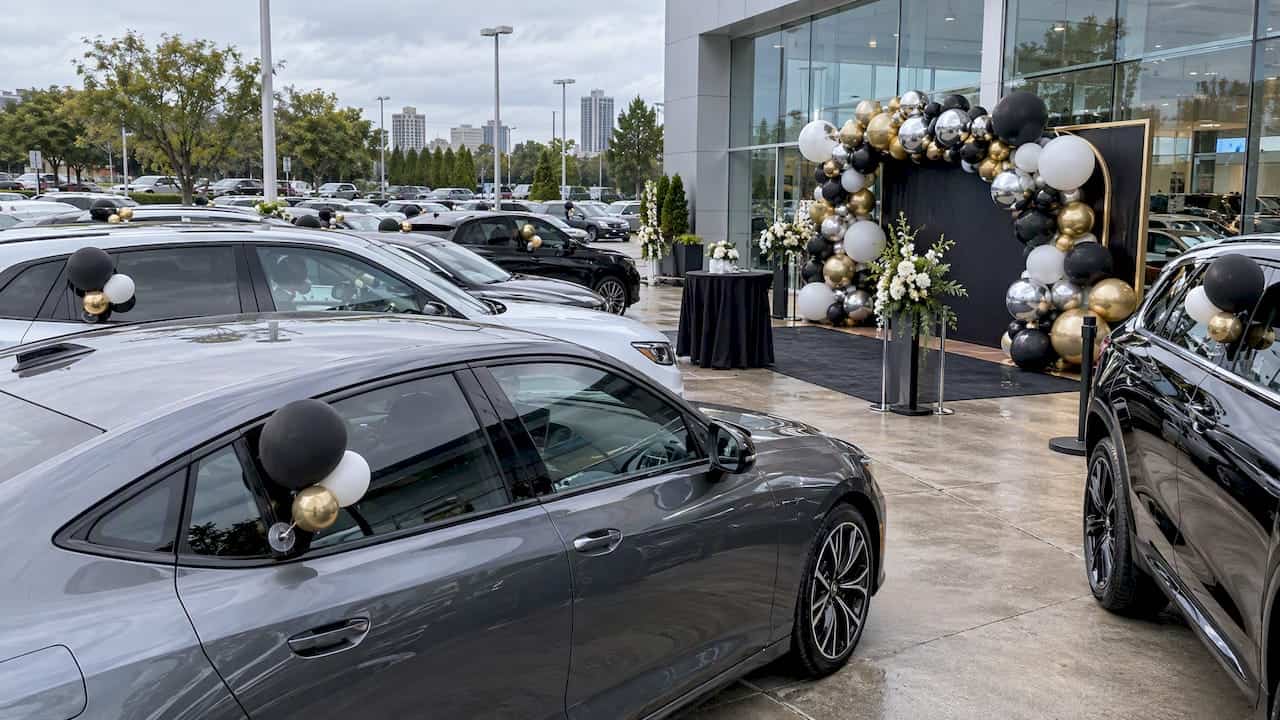 Car Dealership Balloons: Atlanta's Award Winning Camera Ready Style 1 Reusable balloon kits on dealership display cars