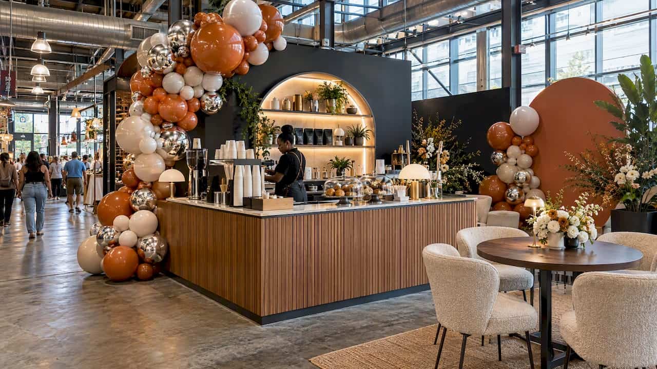 Pop-Up Shop Decor Ideas That Turn Browsers Into Buyers 2 Coffee pop-up counter with balloon decor