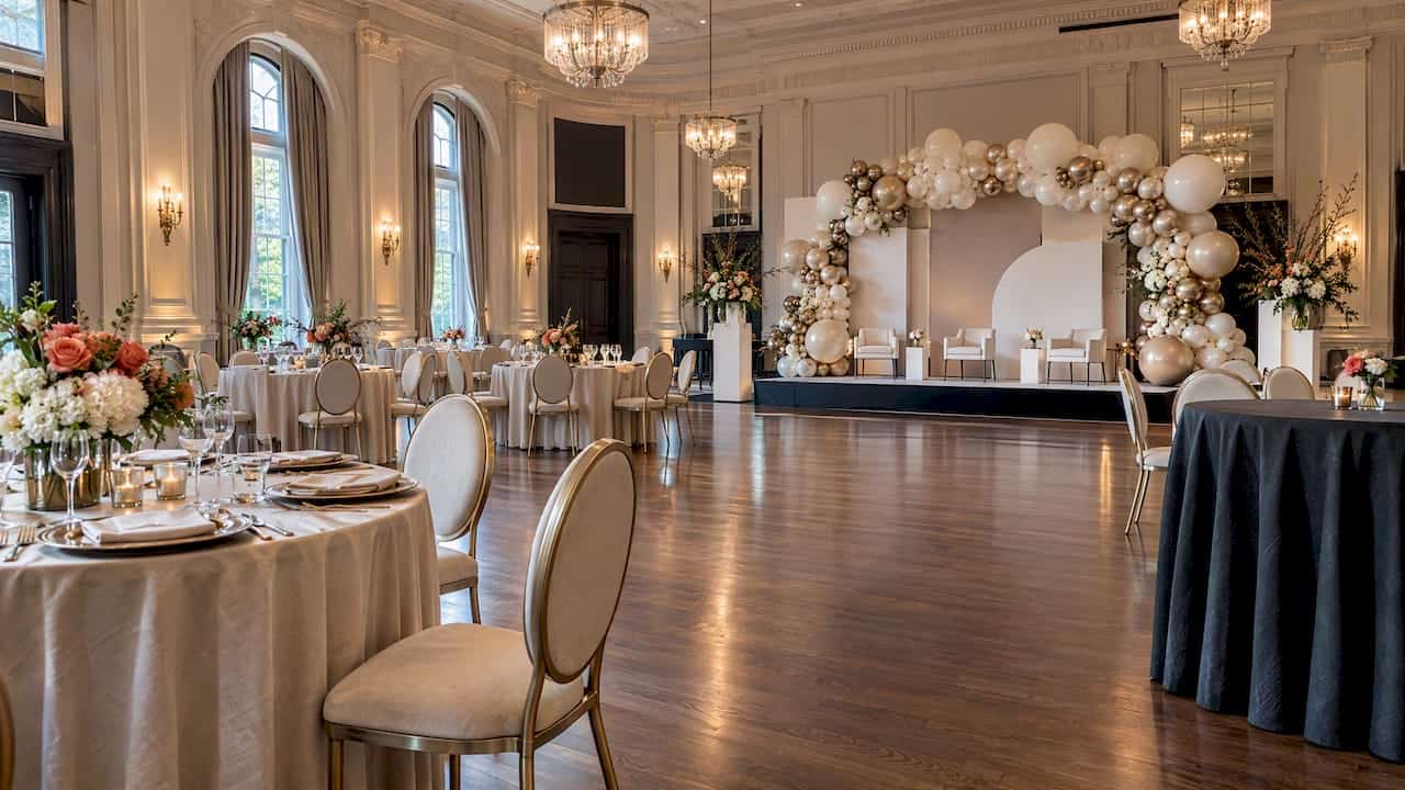 Minimalist Atlanta reception with sculptural balloon arch